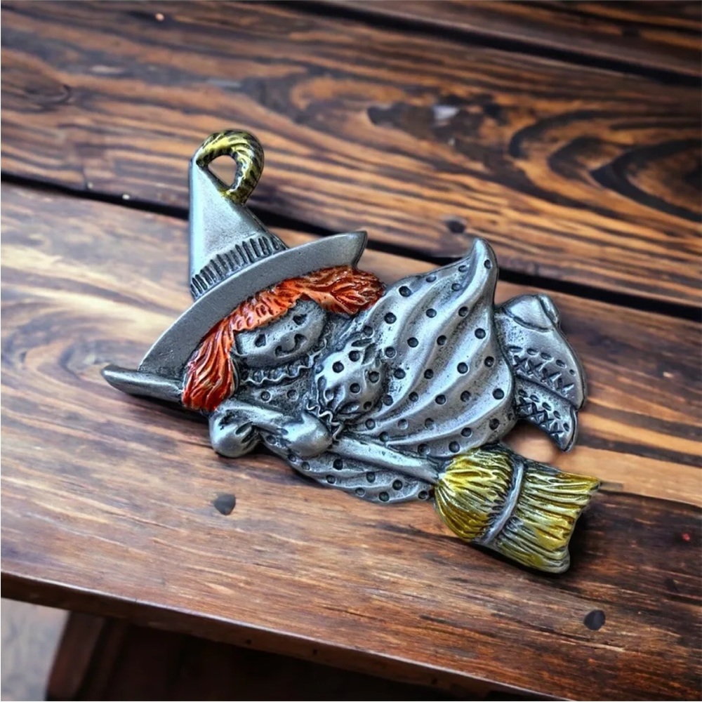 Spoontiques Spooky Pewter Witch Halloween Vintage Brooch Pin 2 1/4"